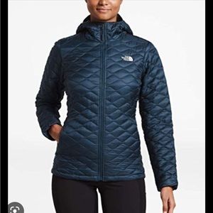 Women’s The North Face Thermoball Hoodie Navy Blue Size Small